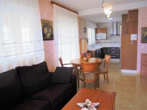 Η κουζίνα ή μικρή κουζίνα στο Paseo Maritimo 4 Pta 30 LEK