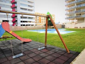 Ο χώρος παιχνιδιού για παιδιά στο Paseo Maritimo 4 Pta 30 LEK