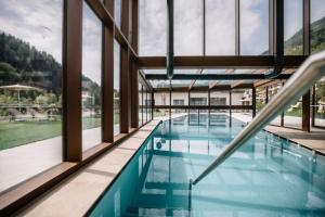 a swimming pool with a view of the mountains at Camping Passeier Ringelblume in Saltusio