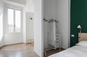 Ένα ή περισσότερα κρεβάτια σε δωμάτιο στο Minimal and Charming studio in Isola District