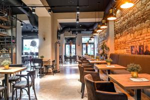 Restoran ili drugo mesto za obedovanje u objektu Hotel Opera Garni +30 fotografija