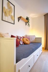 Ein Bett oder Betten in einem Zimmer der Unterkunft Ferienwohnung Eschenberg