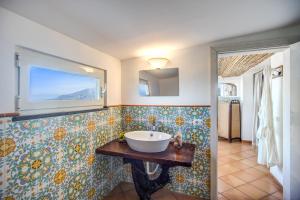 Ванная комната в Heart and Soul of Sorrento +46 фотографий