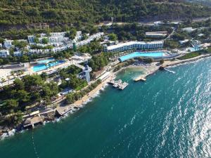 Een luchtfoto van Blue Dreams Resort