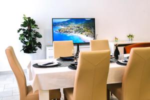 TV a/nebo společenská místnost v ubytování Apartman LUI
