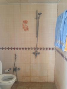 Et badeværelse på Beylagan Naftalan Hotel