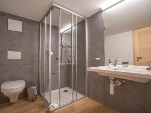 Koupelna v ubytování Hotel Wasserfall + 34 fotografií