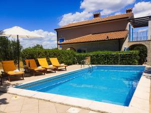 Bazén v ubytování Villa Nika nebo v jeho okolí