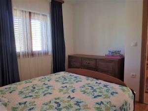 Postel nebo postele na pokoji v ubytování Apartment in Jasenice 35406