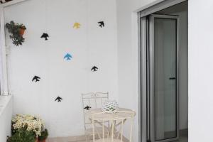 a white wall with black birds decals on it at Miranda Tradicional in Miranda do Douro