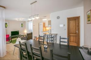 TV a/nebo společenská místnost v ubytování Apartment Riviera 500-15 Lipno Home