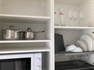 Kuchyň nebo kuchyňský kout v ubytování Happy Kaunas