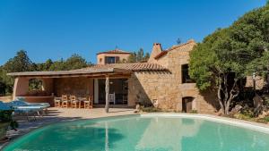 Gallery image of Casa Chenal 10, Emma Villas in Arzachena