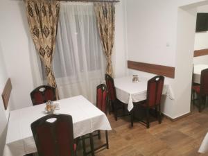 Restaurace v ubytování Thor și Cora