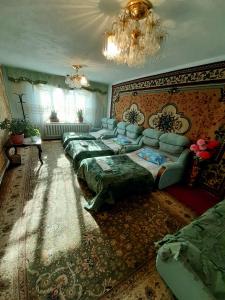 Кровать или кровати в номере Guesthouse Kishimzhan