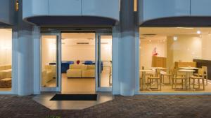 a lobby with tables and chairs in a building at Hotel Mediterraneo in Sottomarina