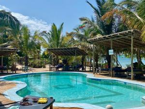 Bazén v ubytování Mbuyuni Beach Village nebo v jeho okolí