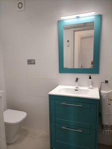 a bathroom with a blue cabinet and a sink at Apartamento Laurel in Peñíscola