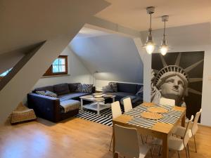 O zonă de relaxare la Apartamenty 4 i 45 w Willi Józefina