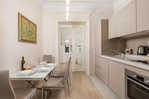 Кухня или кухненски бокс в Villa Sokol Apartments Opatija center
