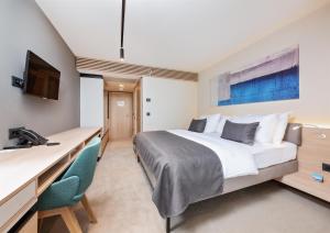 Posteľ alebo postele v izbe v ubytovaní Hotel Park Plava Laguna