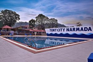 Praveg Tent City Narmada, Statue of Unity内部或周边的泳池