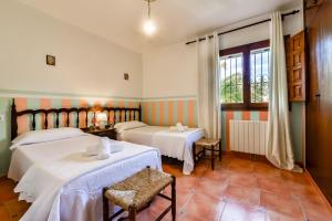 Postel nebo postele na pokoji v ubytování Villas Guzman - Petra + 37 fotografií
