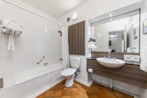 Salle de bains dans l'établissement Novotel Darwin CBD