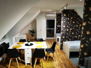 a small living room with a table and chairs at Pintes 38 A in Dunaújváros