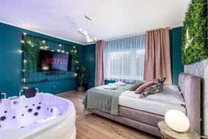 Łóżko lub łóżka w pokoju w obiekcie Exclusive Apartment Centrum 2