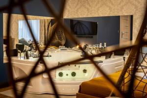 Telewizja i/lub zestaw kina domowego w obiekcie Exclusive Apartment Centrum 2