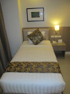 Postel nebo postele na pokoji v ubytování Zerenity Hotel & Suites