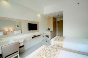 TV a/nebo společenská místnost v ubytování Zerenity Hotel & Suites