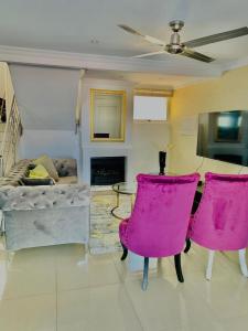 Μια τηλεόραση ή/και κέντρο ψυχαγωγίας στο Damview Holiday Home