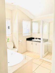 Ένα μπάνιο στο Damview Holiday Home