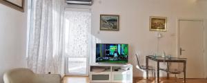 Gala City Center Apartman tesisinde bir televizyon ve/veya eğlence merkezi