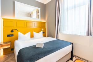 Postel nebo postele na pokoji v ubytování SEETELHOTEL Ostseehotel das Entdeckerhotel an der Ostsee und der perfekte Startpunkt für Ihre Inselabenteuer