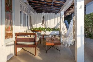 Rõdu või terrass majutusasutuses Abracadabra Boutique Hotel