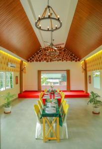 Athirappilly Polaris Resort的休息区