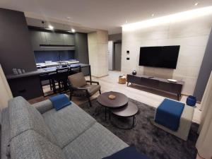 a large living room with a couch and a kitchen at Vila Nordika Tornik in Tornik