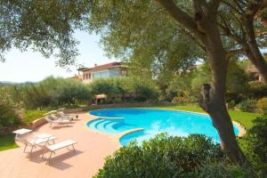 Bazén v ubytovaní Guest Host - Two Apartments in Aldiola Porto Rotondo alebo v jeho blízkosti