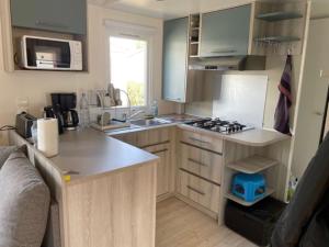 Kuchyňa alebo kuchynka v ubytovaní Mobil Home