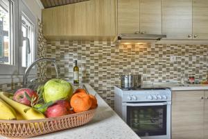A kitchen or kitchenette at ERIETAS House