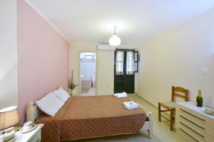 A bed or beds in a room at ERIETAS House
