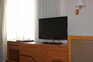 TV a/nebo společenská místnost v ubytování Hotel Vila-real Azul