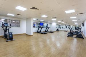 Fitness centrum a/nebo fitness zařízení v ubytování Live spacious 3BR apartment all En Suite & Balcony