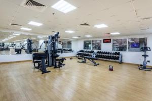 Fitness centrum a/nebo fitness zařízení v ubytování Live spacious 3BR apartment all En Suite & Balcony