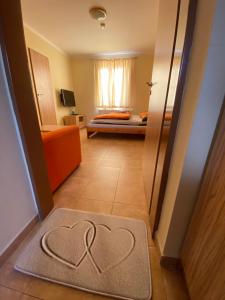 Posteľ alebo postele v izbe v ubytovaní Apartmány F - chata SVOBODĚNKA