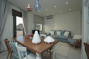 Area soggiorno di Almyra Seaside House Mochlos