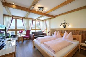 Posezení v ubytování Hotel Herrschaftstaverne + 19 fotografií